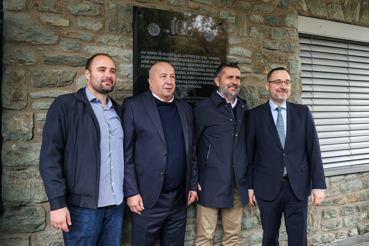 GNK Dinamo i Gradska četvrt Trnje otkrili spomen ploču povodom 100. godišnjice otvorenja igrališta u Koturaškoj