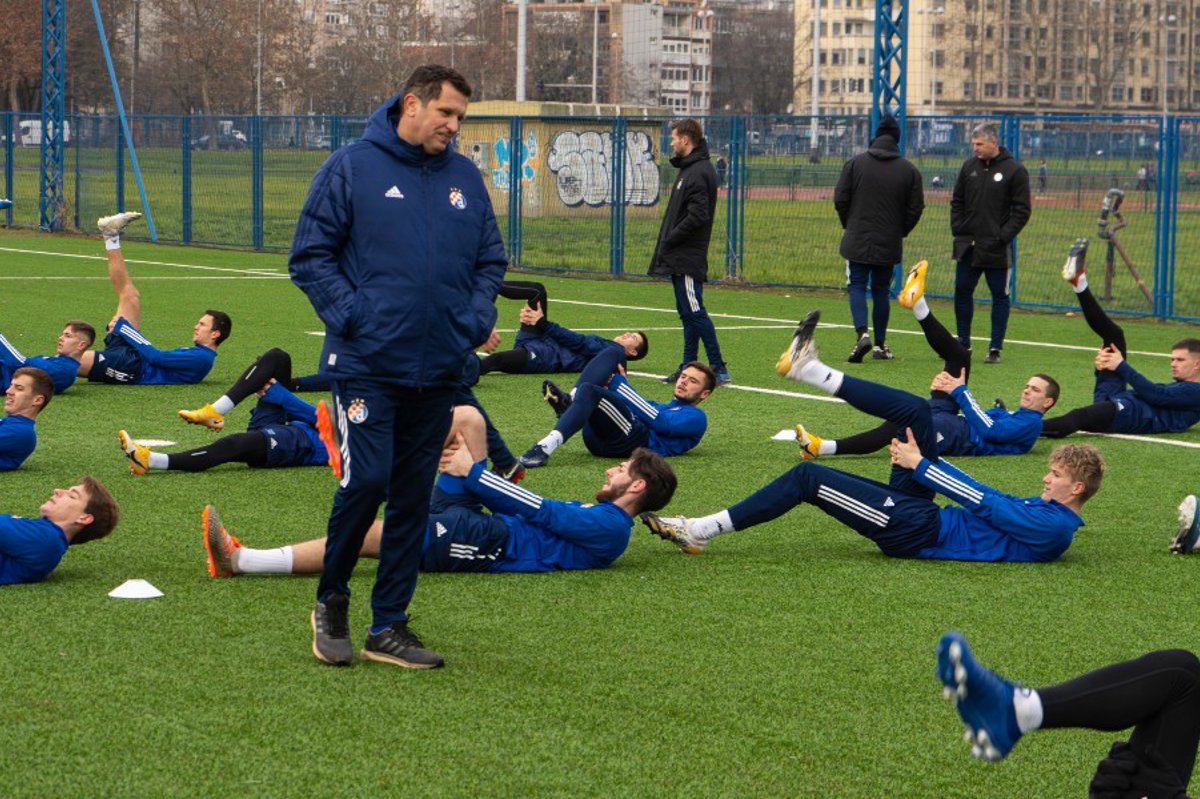 Fotogalerija prvog treninga juniora pod vodstvom novog trenera