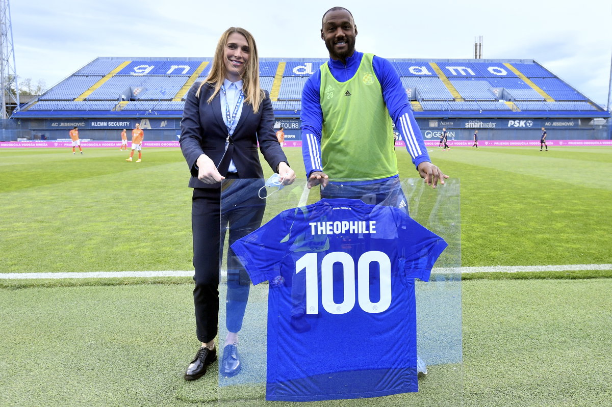 Theophile-Catherine upisao sto nastupa za Dinamo