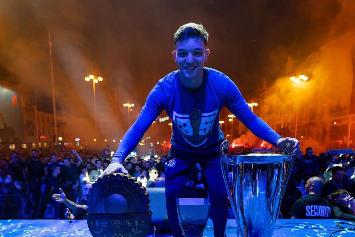 Novo iznenađenje za članove Dinama: Slikanje s peharima ispod zapada