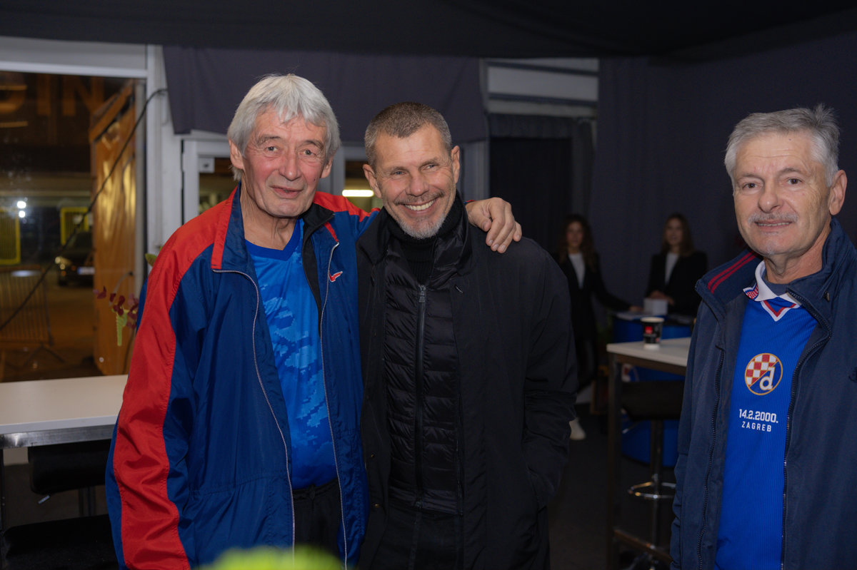 Emotivno druženje Dinamovih veterana i naših navijača umirovljenika