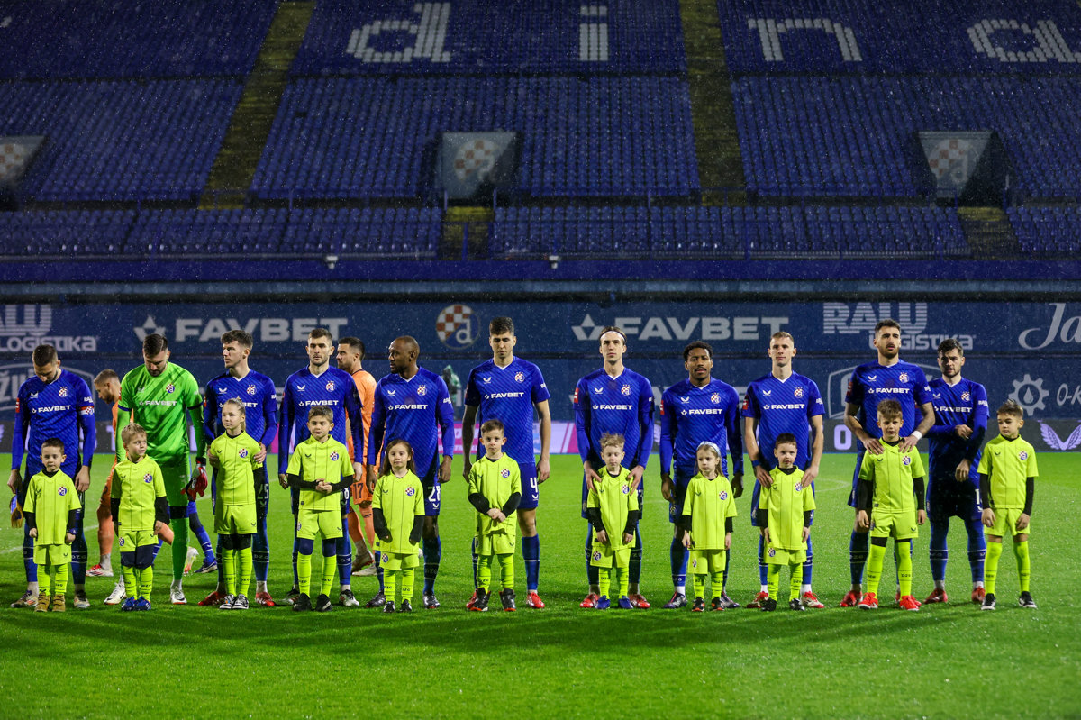 Dinamo na natopljenom terenu i žestokom pljusku stvarao i propuštao prilike, Osječani u polufinalu