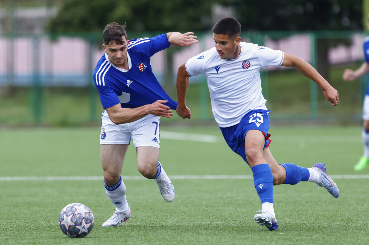 Remi u juniorskom derbiju, plavi s igračem manje ispustili vodstvo u završnici