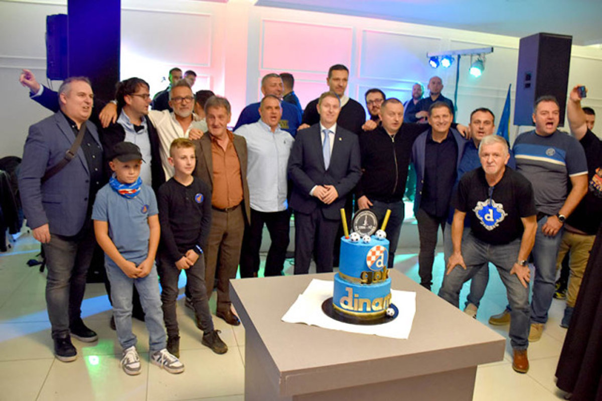 Veličanstven ugođaj na Plavoj noći u Požegi