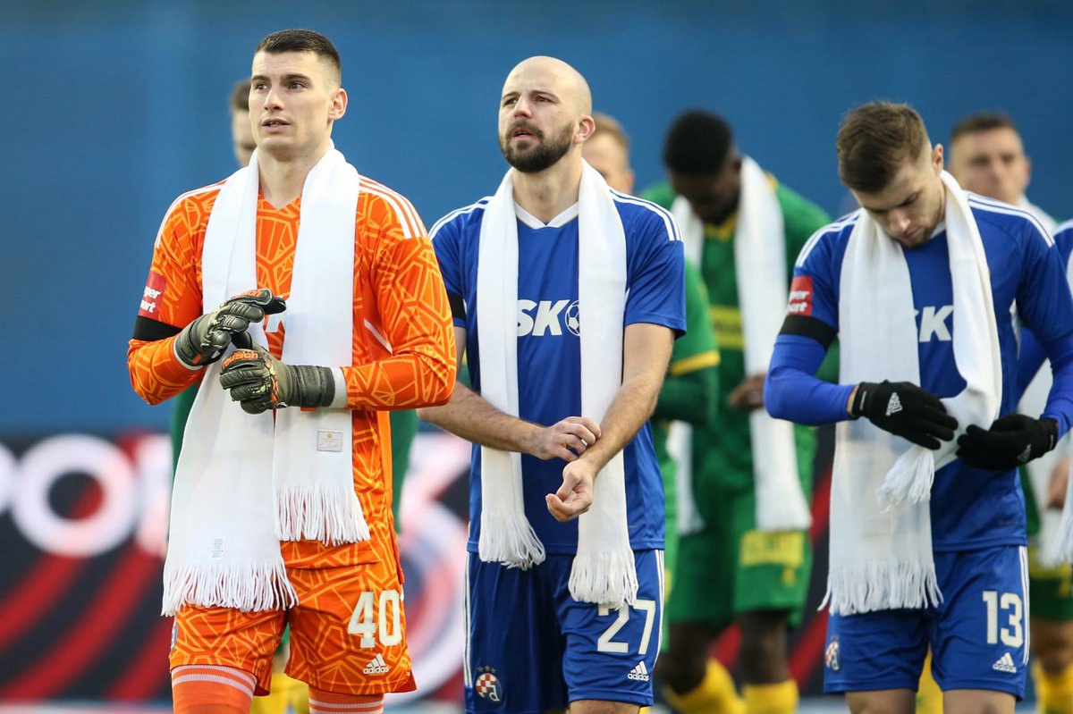 U spomen Ćiri: Momčadi Dinama i Istre izašle ogrnute bijelim šalovima