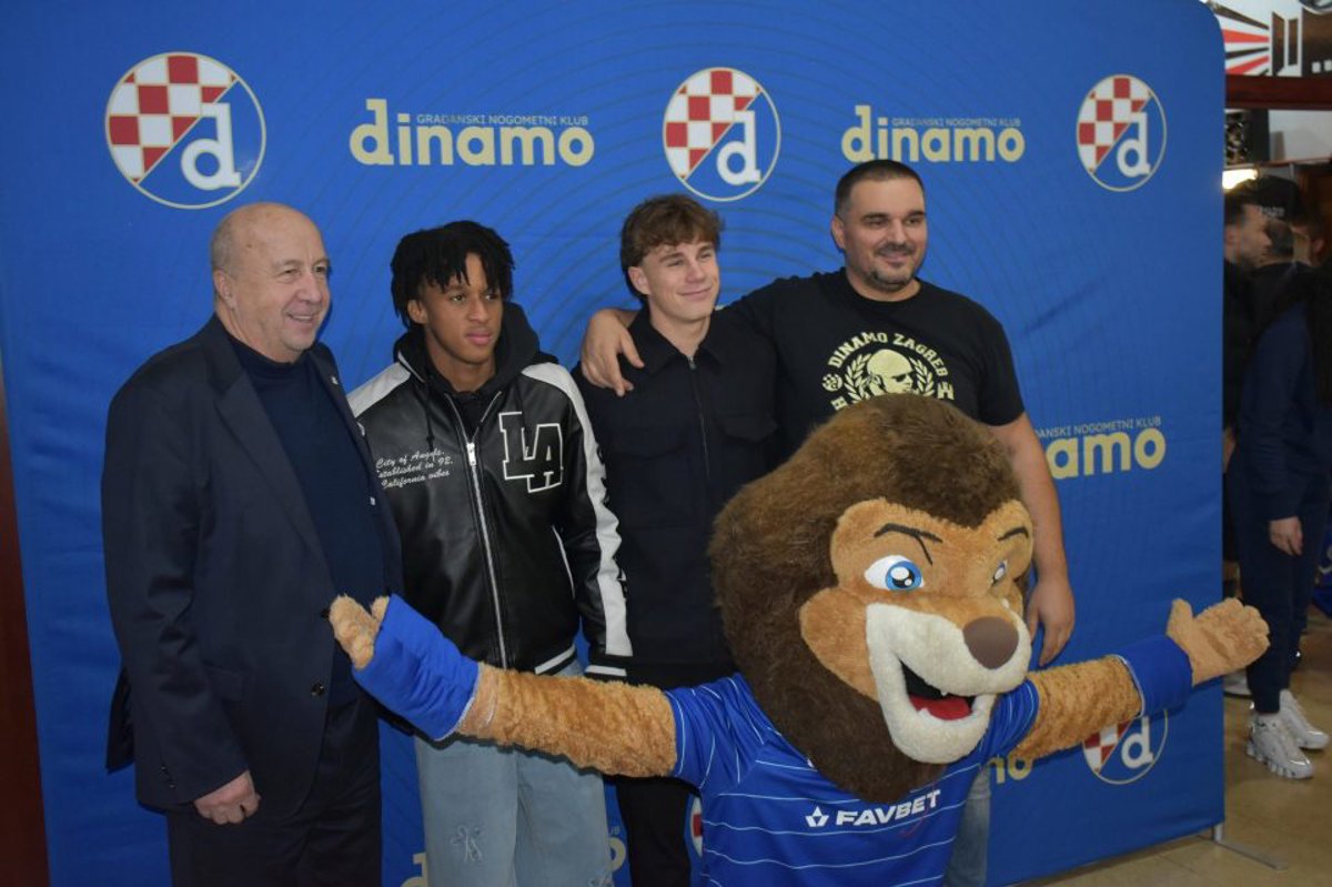 Plavi Gospić pjevao uz Dinamove i zagrebačke hitove