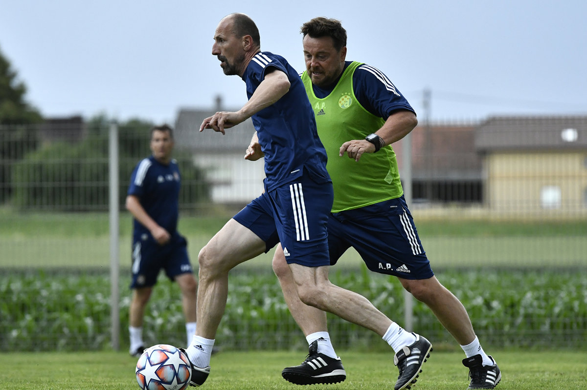 Nogometni hakl stručnog stožera