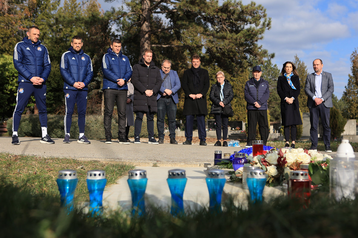 Dinamova delegacija u posjetu posljednjem počivalištu Miroslava Blaževića