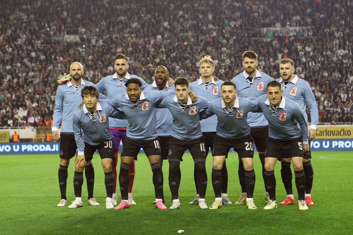 Dinamovi nogometaši predstavili prvi plavi dres u povijesti purgerskog kluba