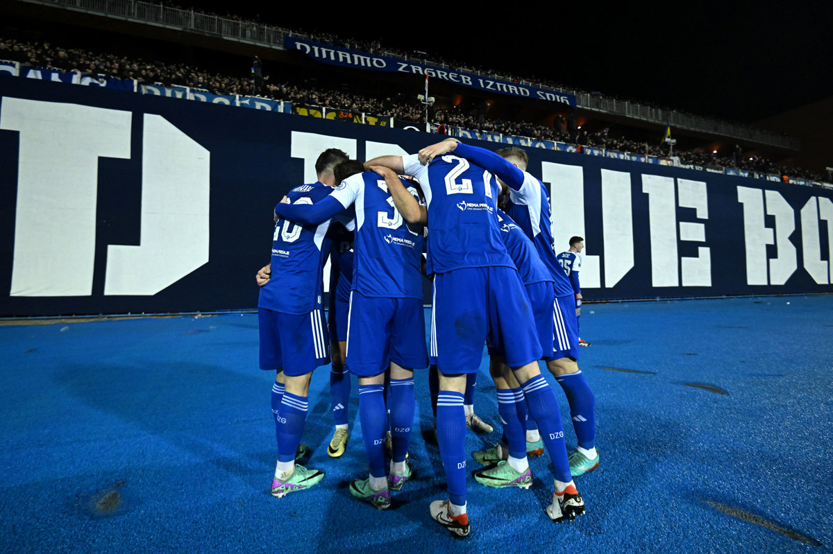 Rasprodana tribina sjever dolje za utakmicu Dinamo - Istra 1961