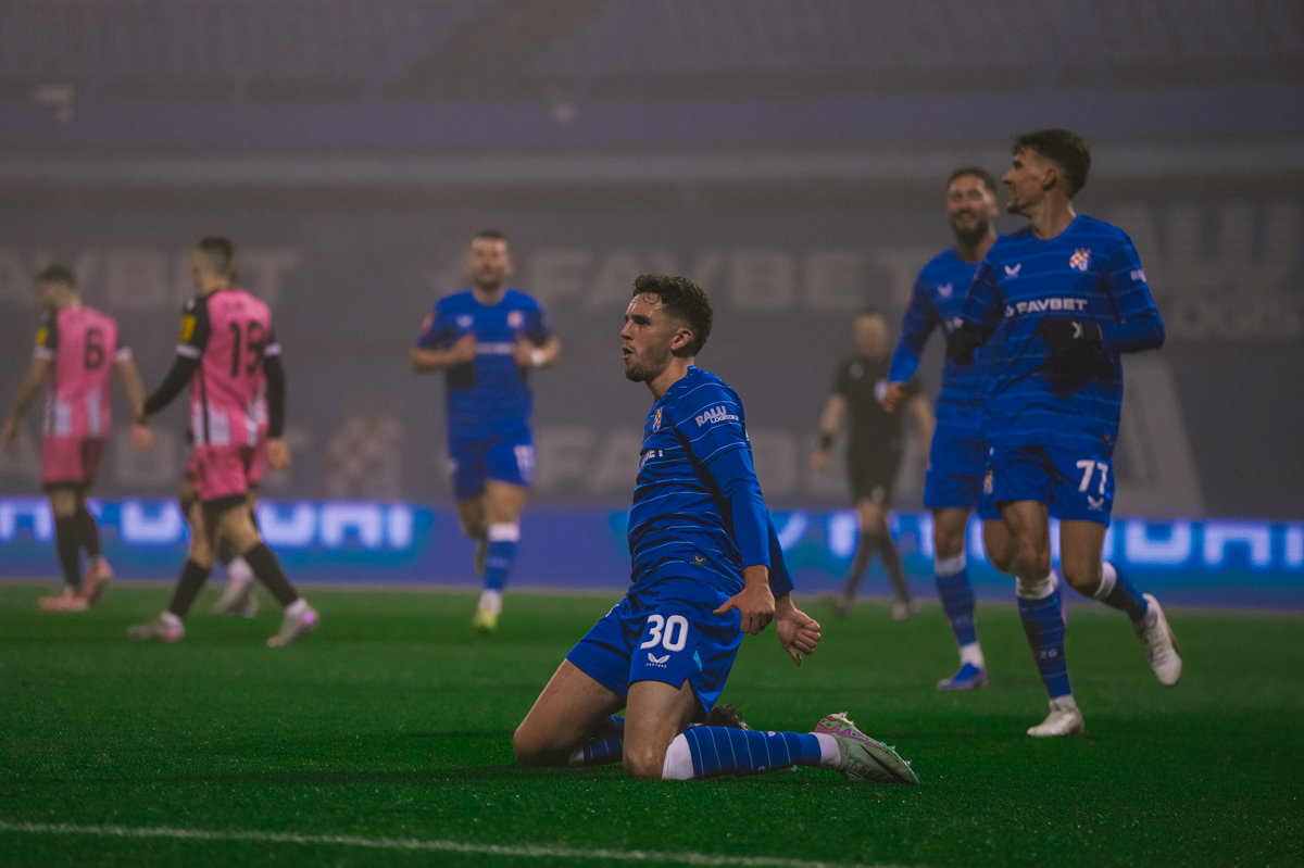 Plavi sjajnom izvedbom do nove pobjede, Dinamo godinu završio na vrhu ljestvice