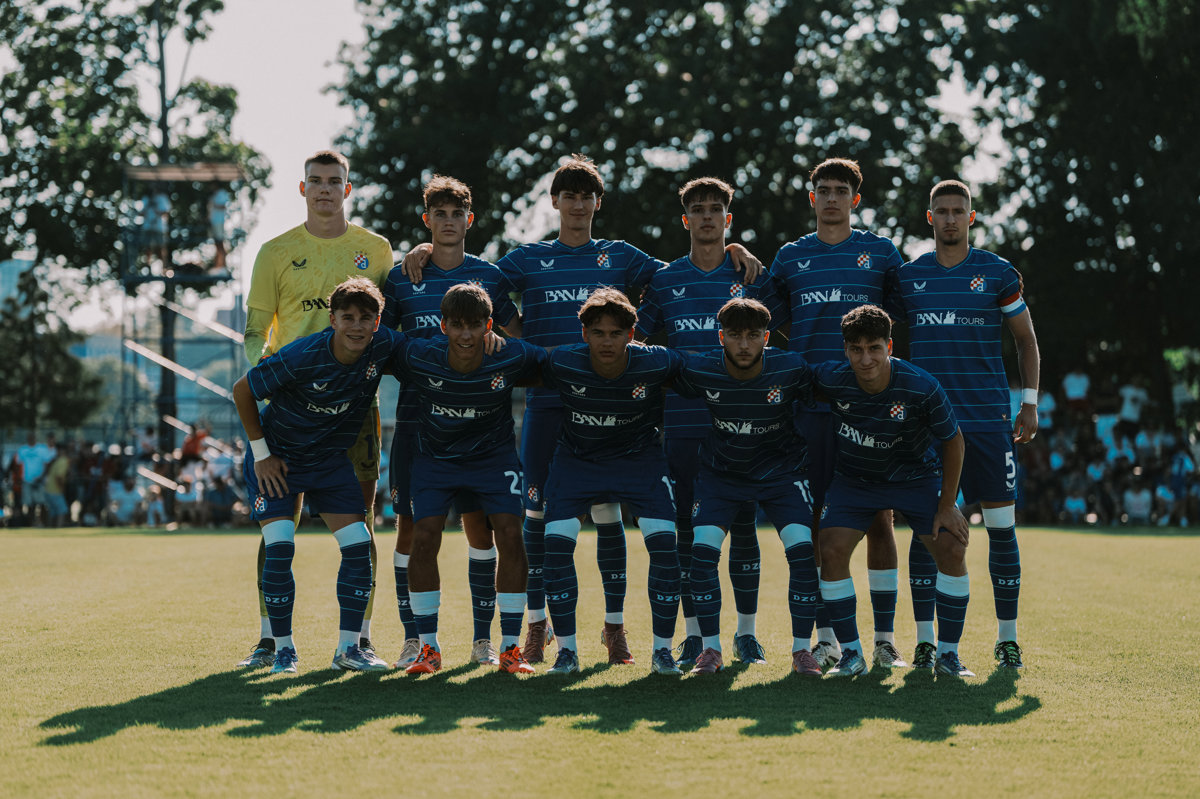 U atraktivnoj utakmici Dinamo remizirao s Manchesterom, u nedjelju finale protiv Bologne