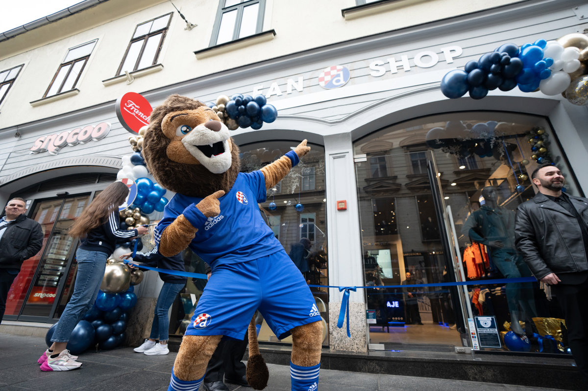 Otvoren prekrasan novi fan shop u strogom centru grada