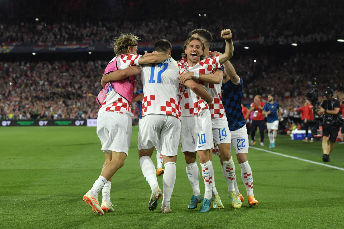 Bravo “vatreni”! Maestralna Hrvatska na Petkovićevim krilima izborila finale!