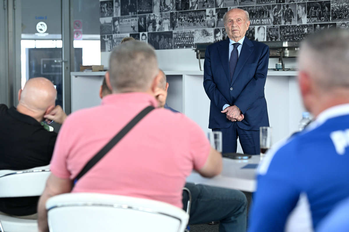 Slavljenički ambijent sa željom i nadom u novi stadion
