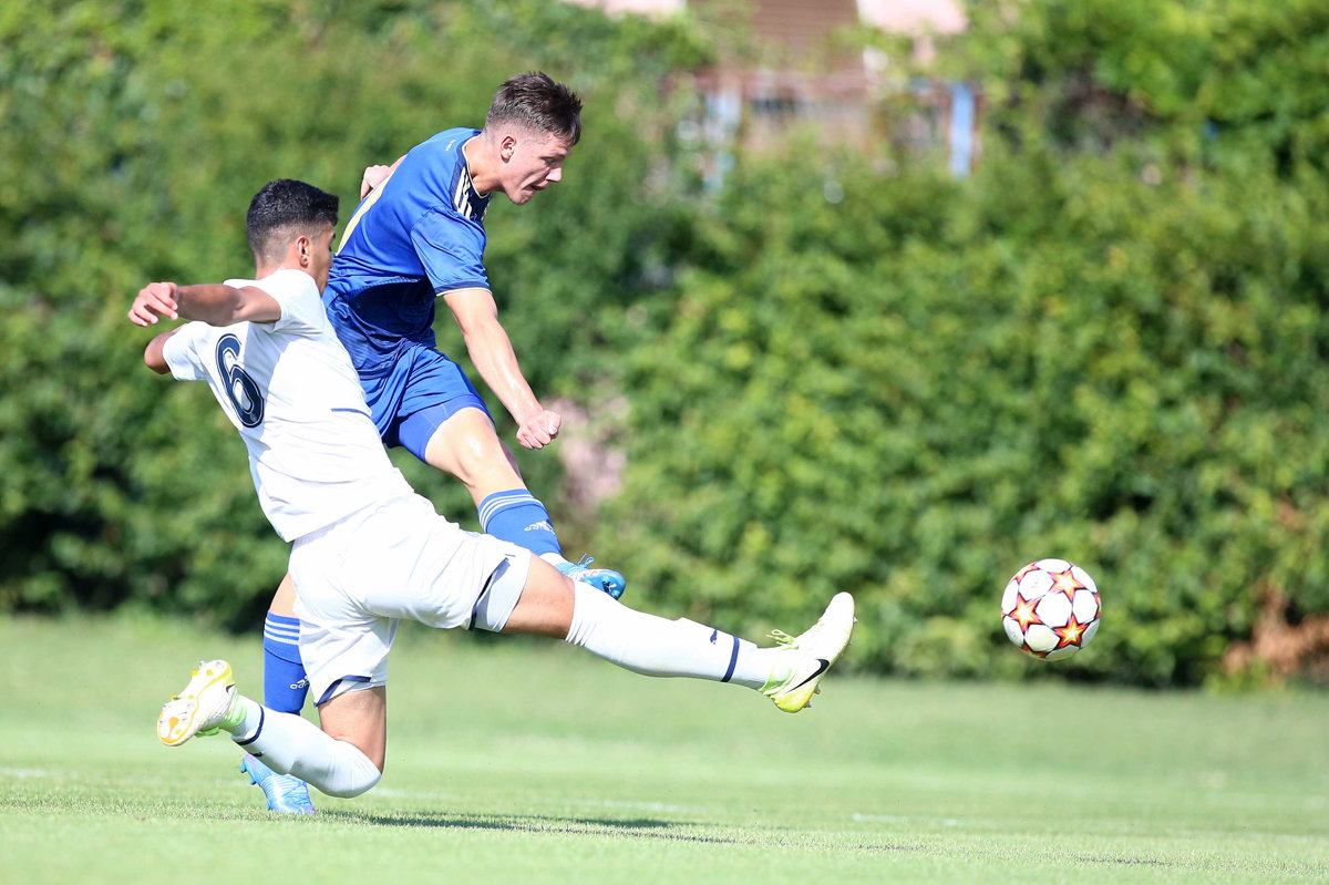 Plavi s igračem manje ispustili pobjedu