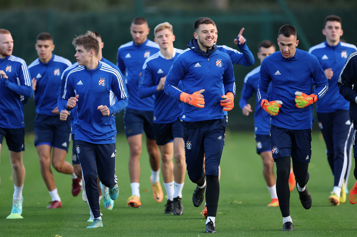 FOTO Juniori Dinama odradili trening uoči Chelseaja