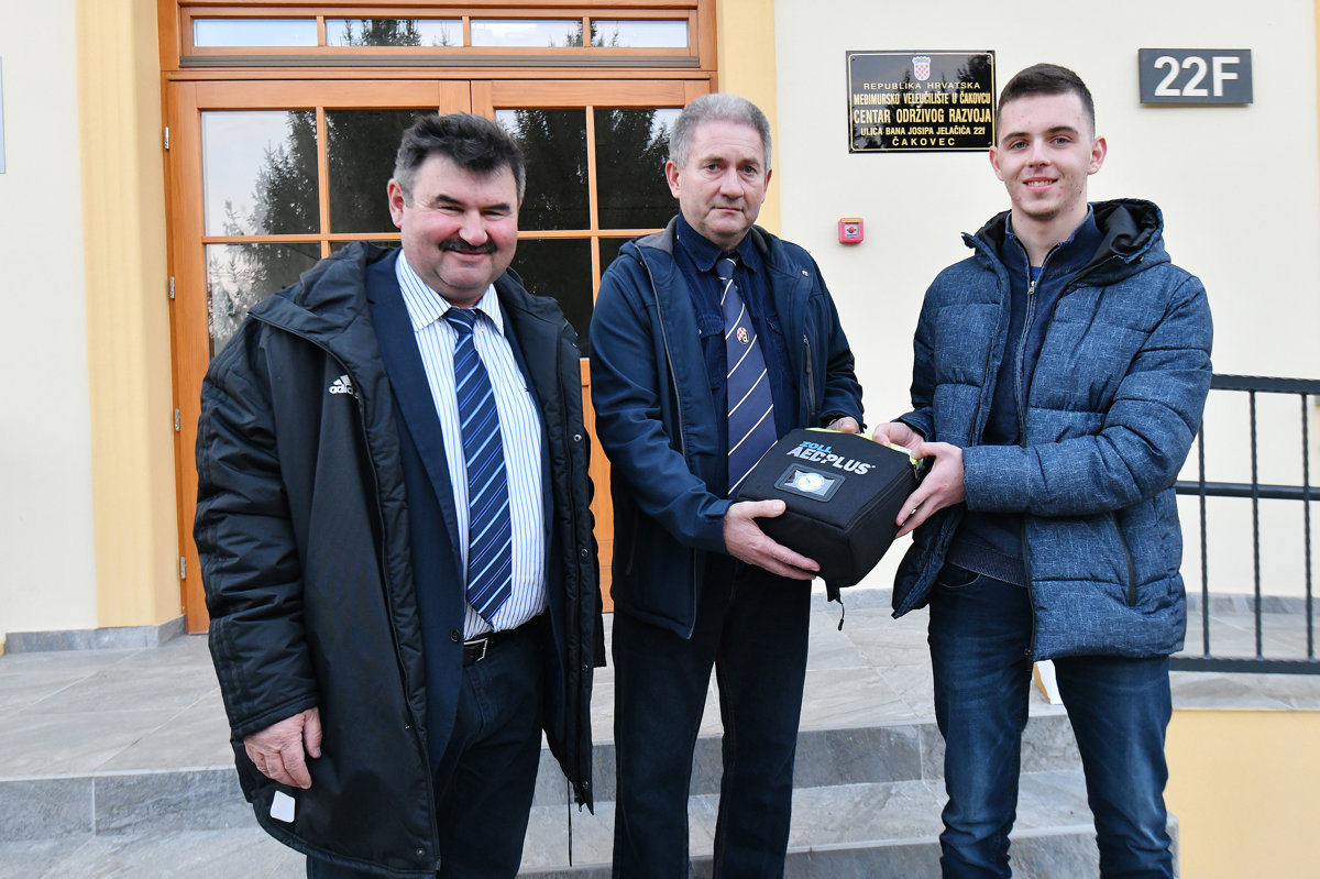 Zaklada Nema predaje donirala defibrilator u Čakovcu